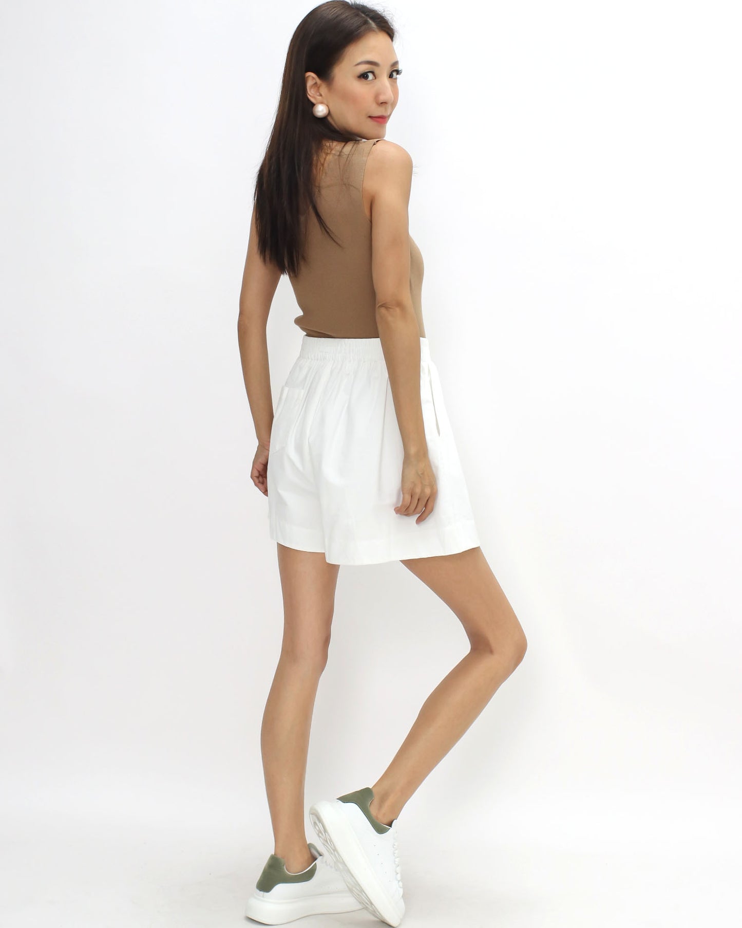 ivory pleats front shorts *pre-order*