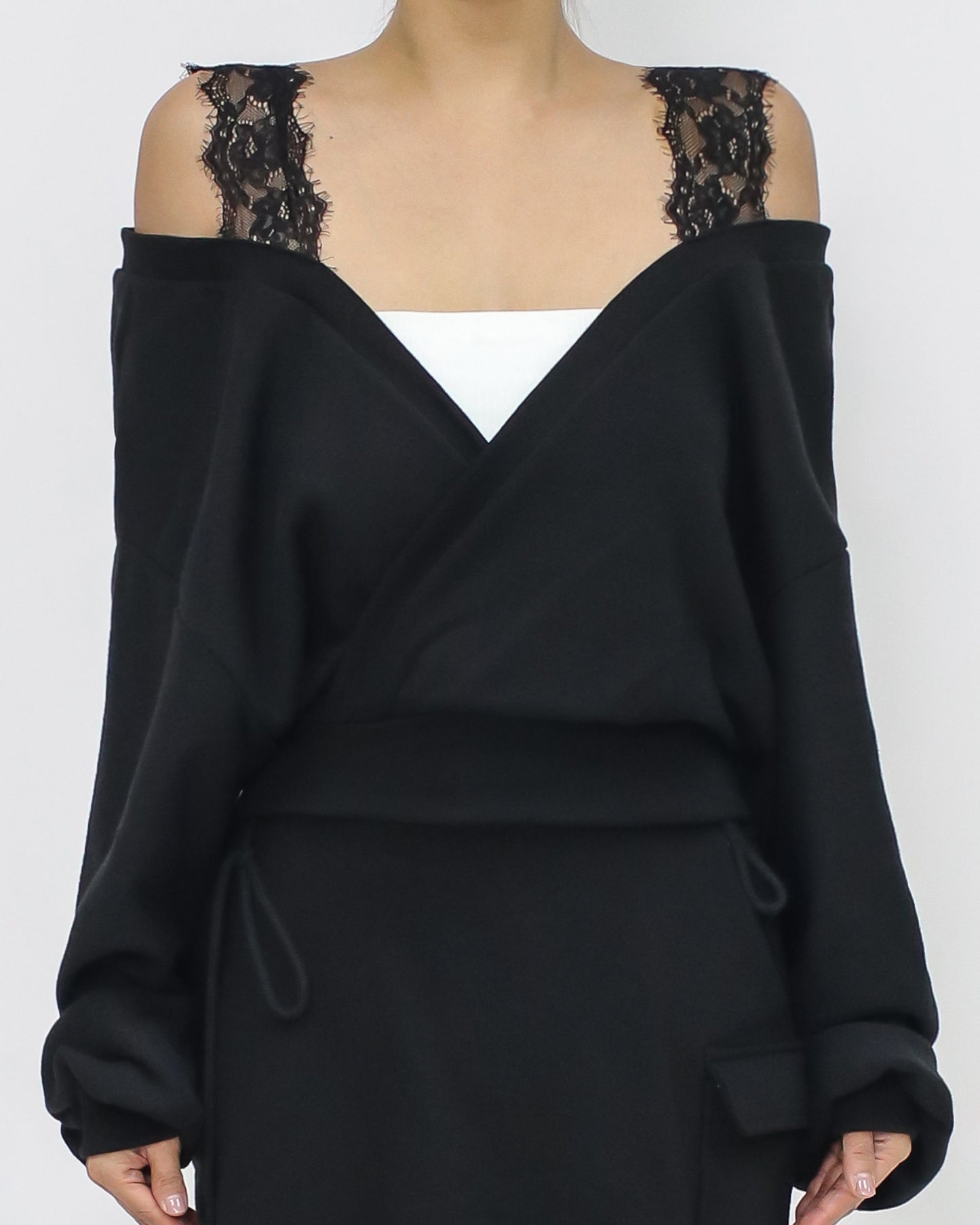 black lace straps off shoulders cropped sweatshirt