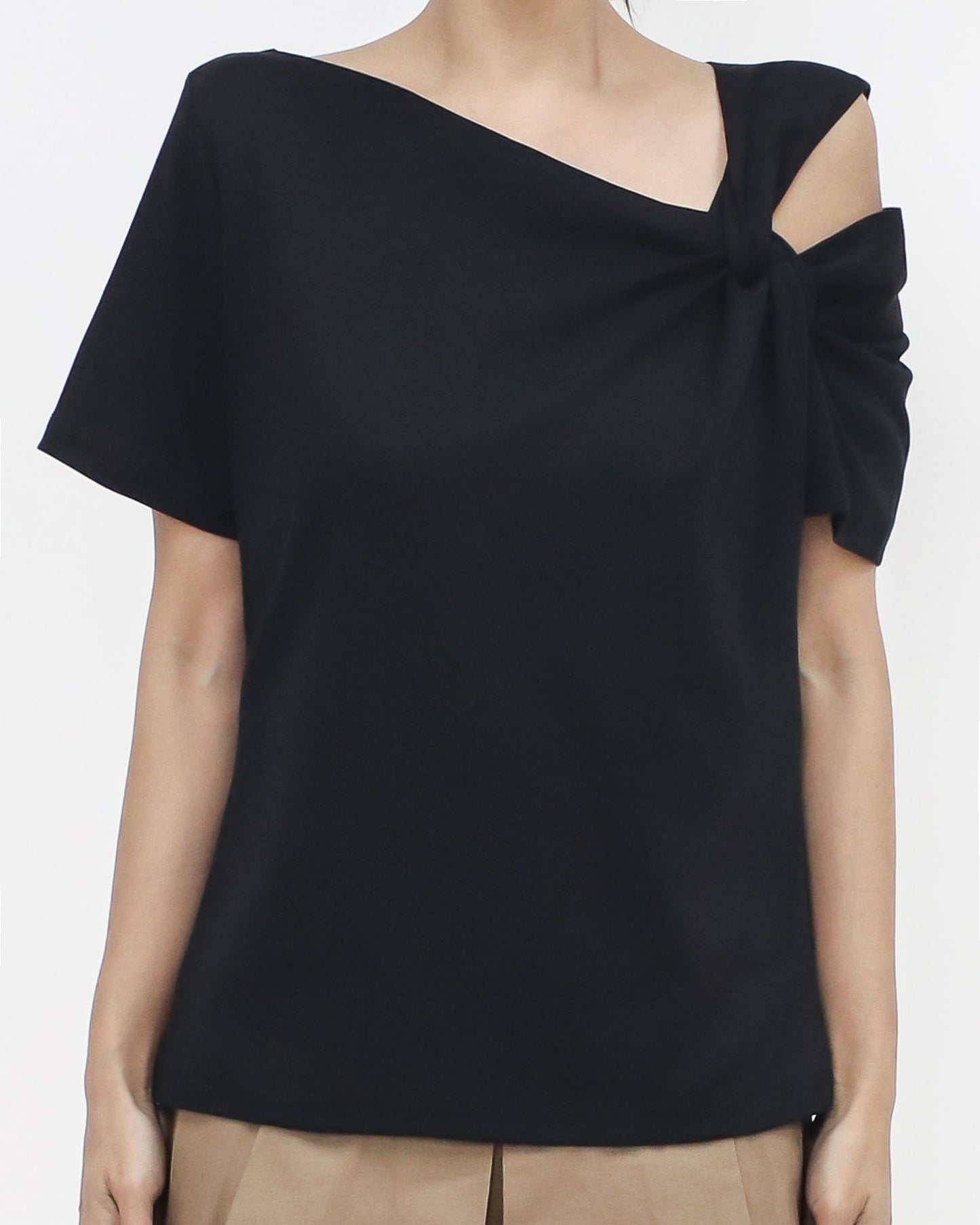 black twisted cutout shoulder tee *pre-order*