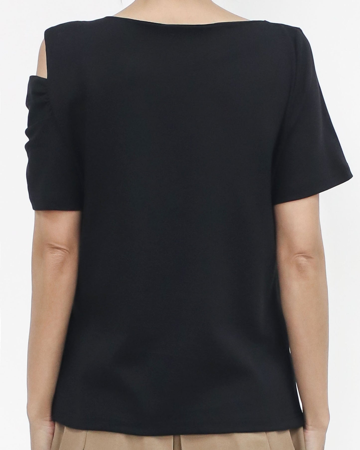 black twisted cutout shoulder tee *pre-order*