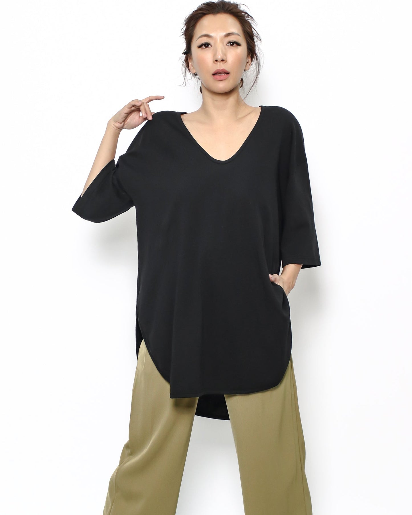 black V neck longline tee