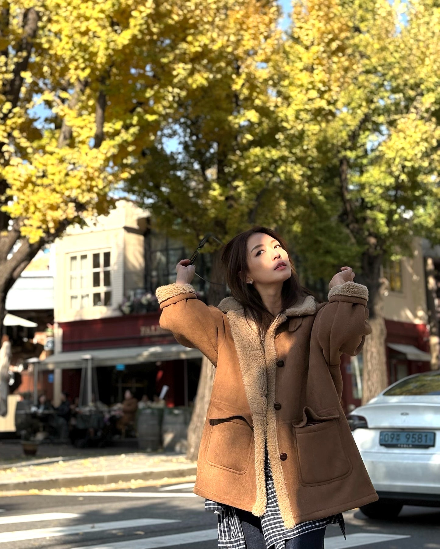 beige faux suede w/ fur inner reversible jacket *pre-order*