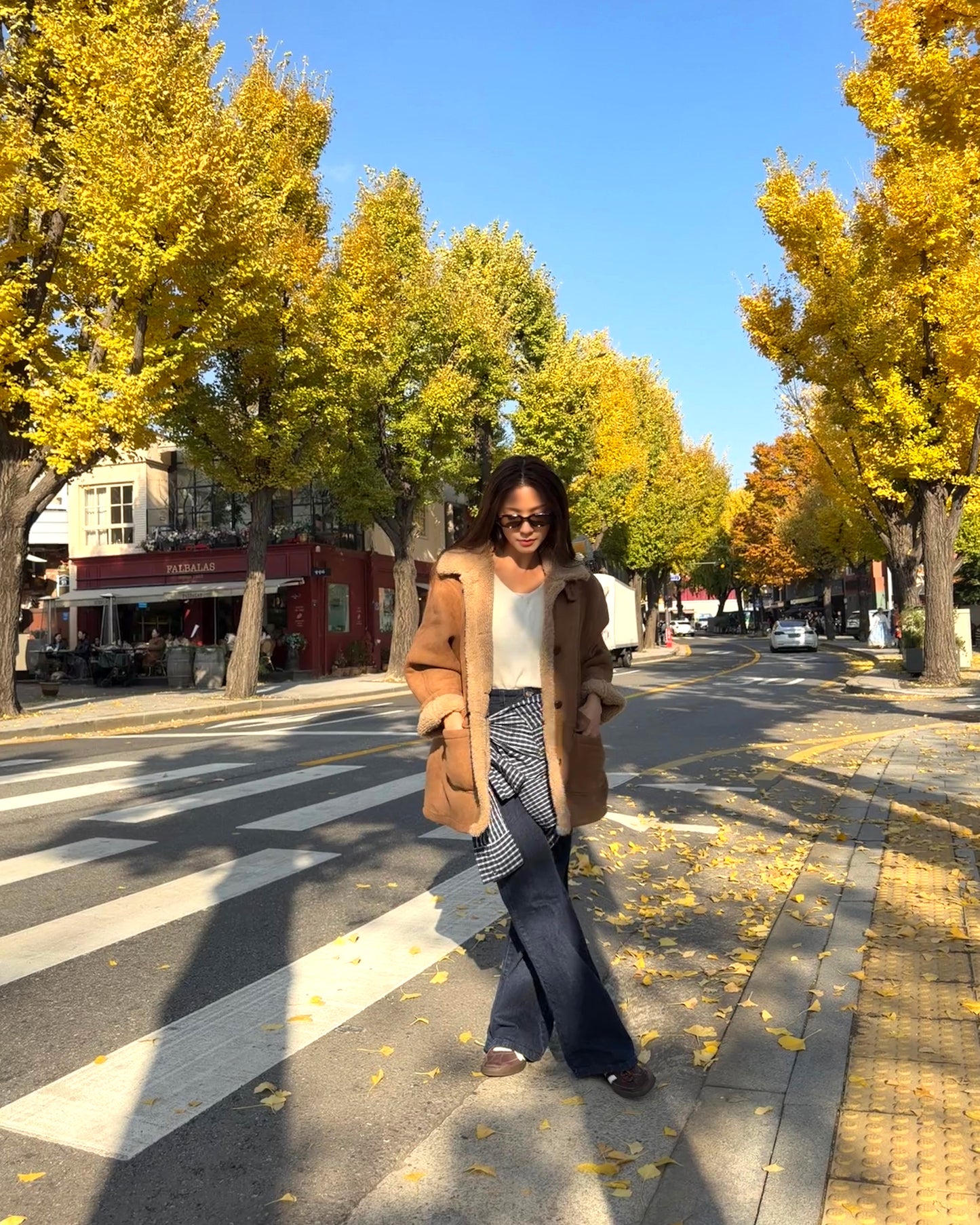 beige faux suede w/ fur inner reversible jacket *pre-order*