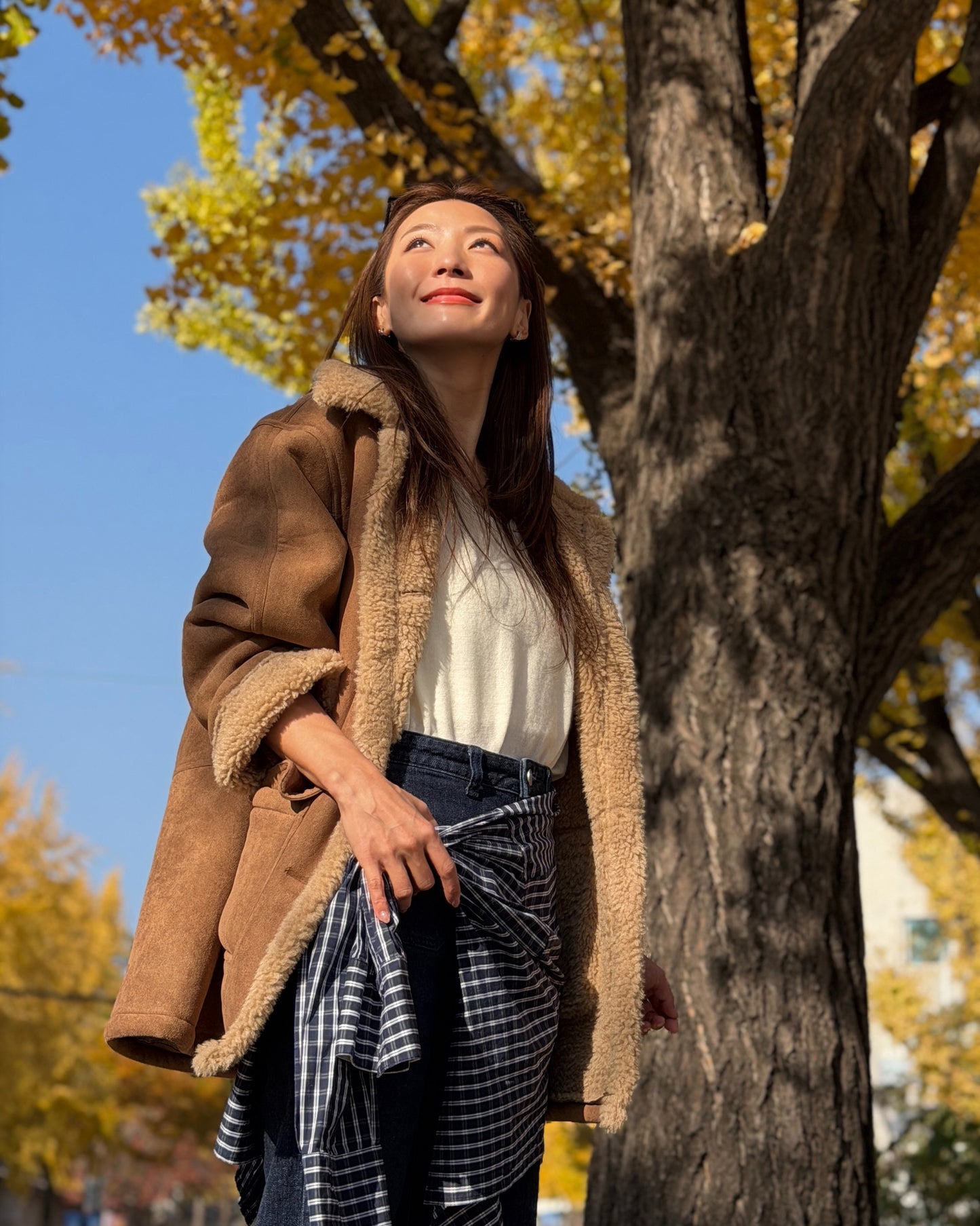 beige faux suede w/ fur inner reversible jacket *pre-order*