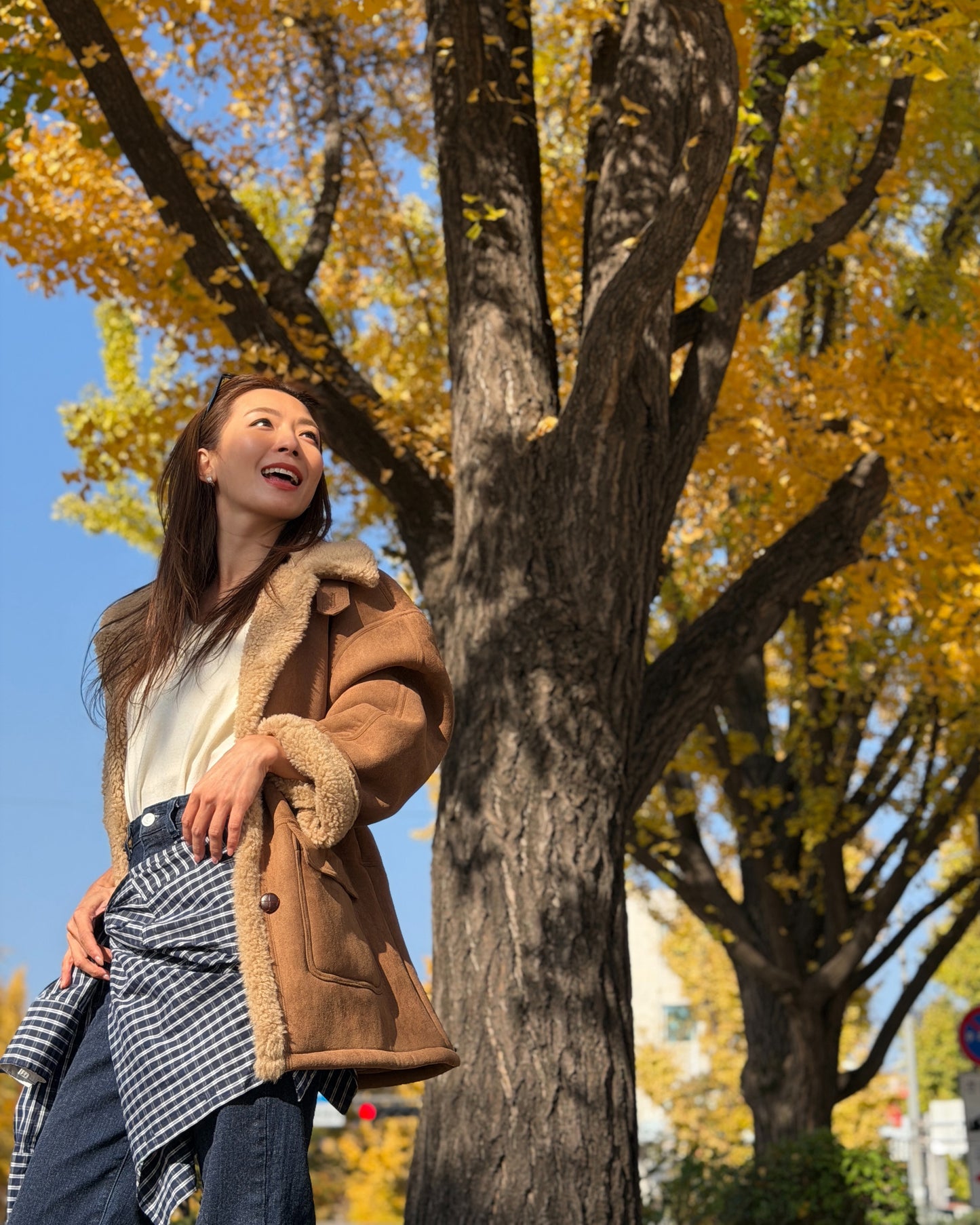 beige faux suede w/ fur inner reversible jacket *pre-order*