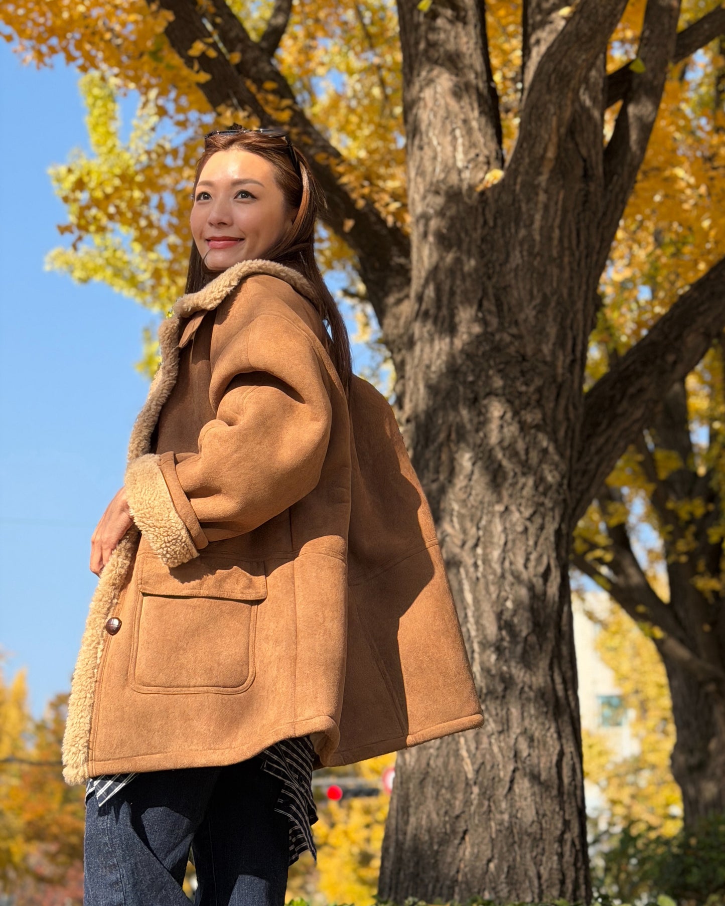 beige faux suede w/ fur inner reversible jacket *pre-order*