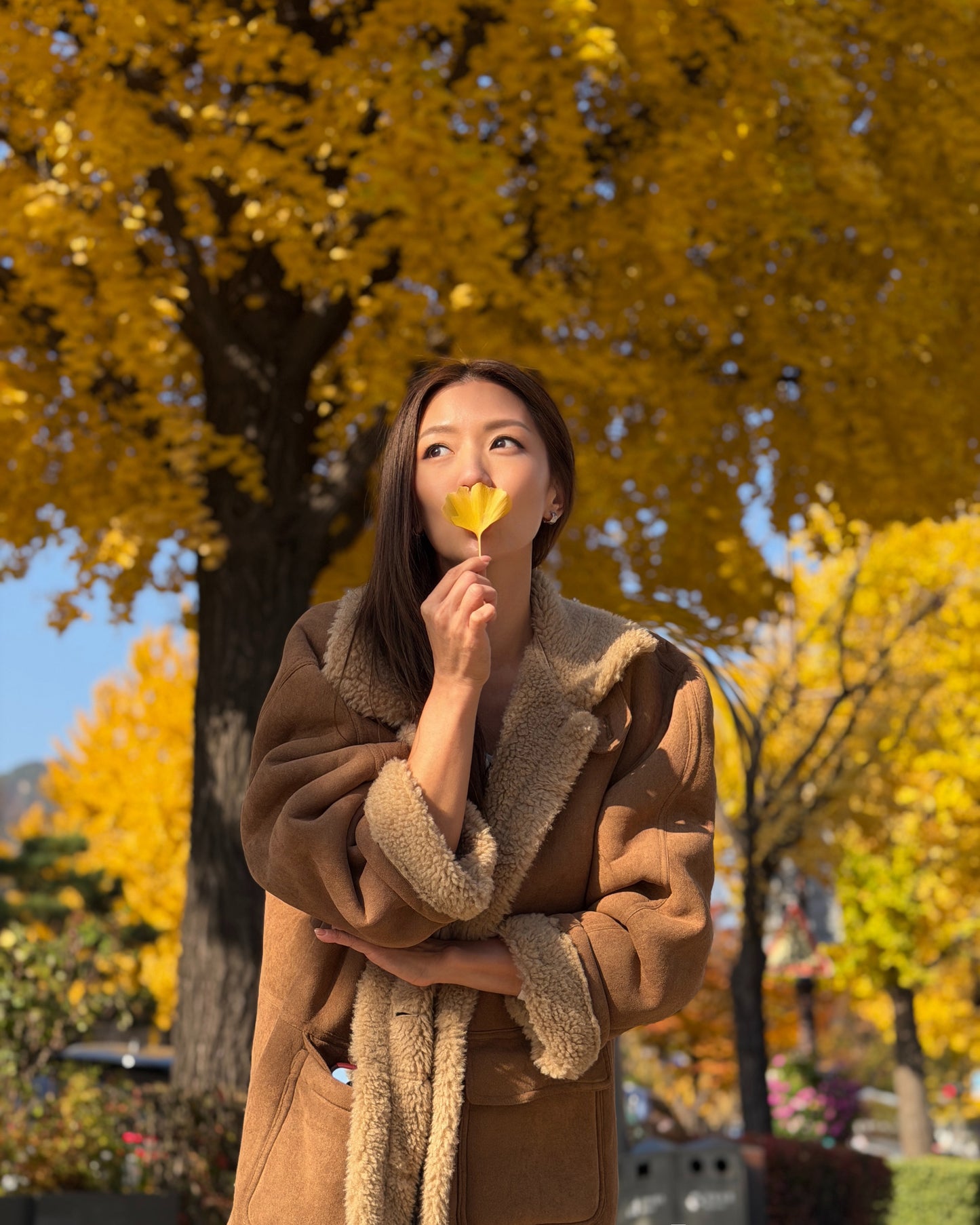 beige faux suede w/ fur inner reversible jacket *pre-order*