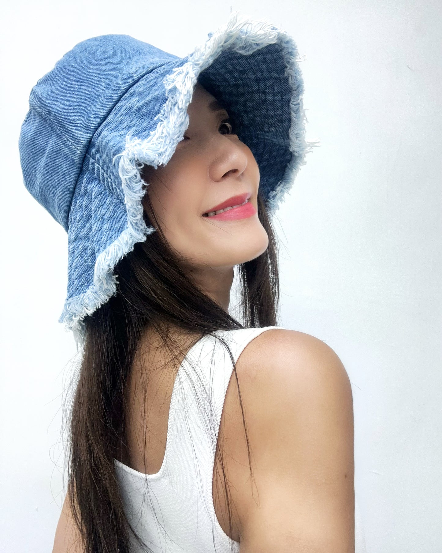 denim ripped hem bucket hat