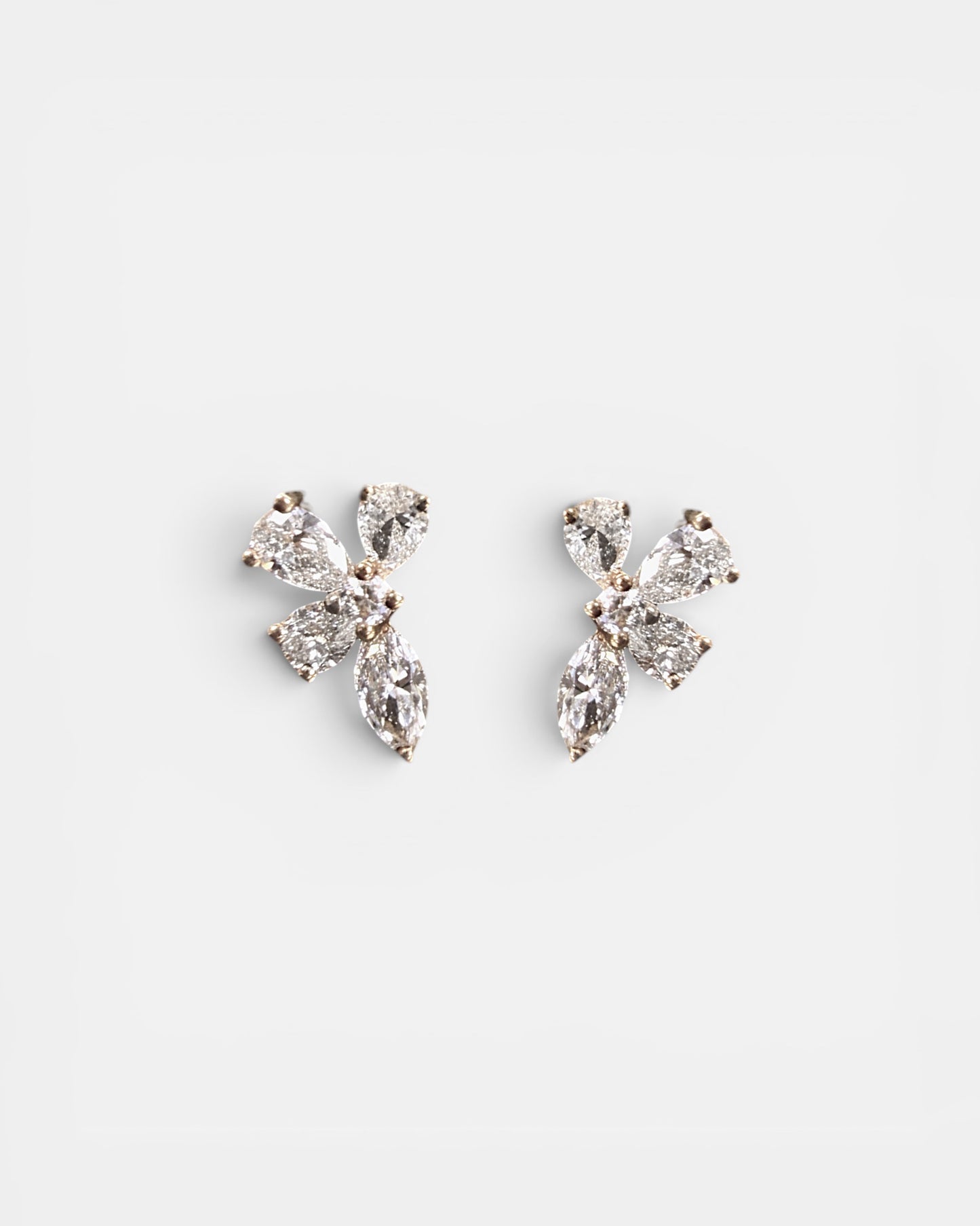 GAL cluster lab-grown diamond stud earrings