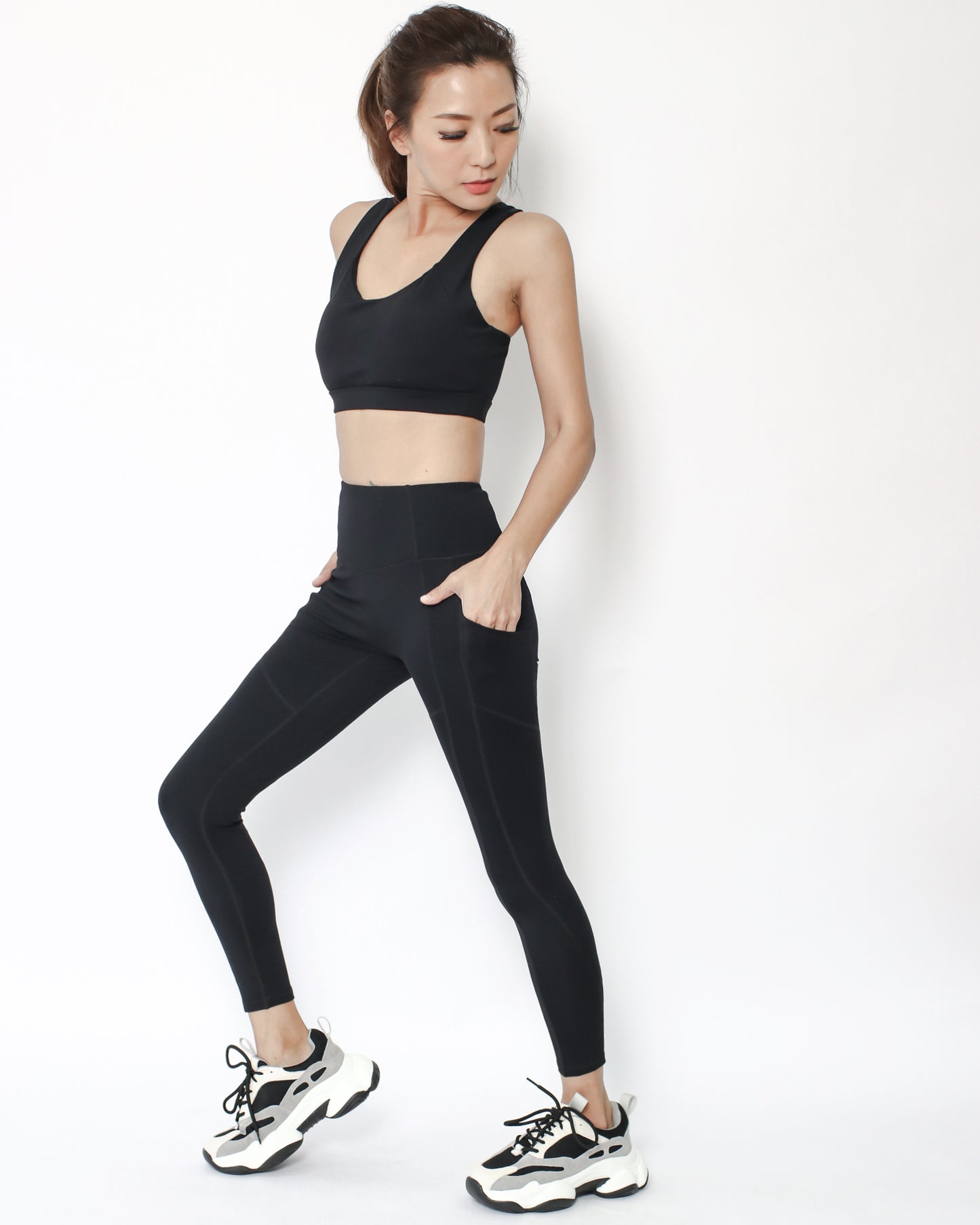 black seams sports ankle length leggings with pockets *pre-order*