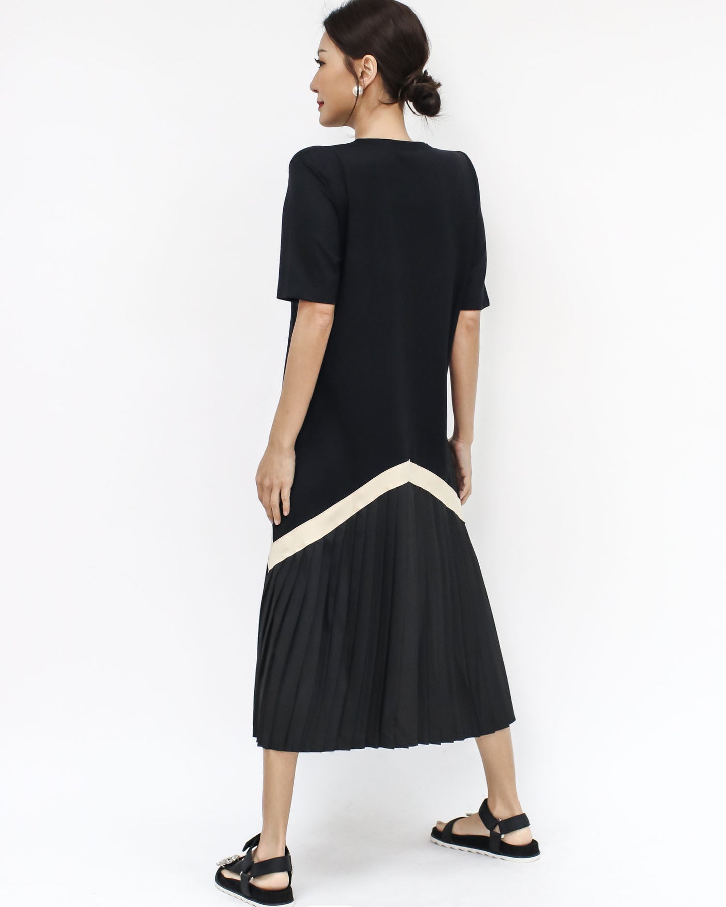 black tee w/ chiffon pleats & beige strap dress *pre-order*