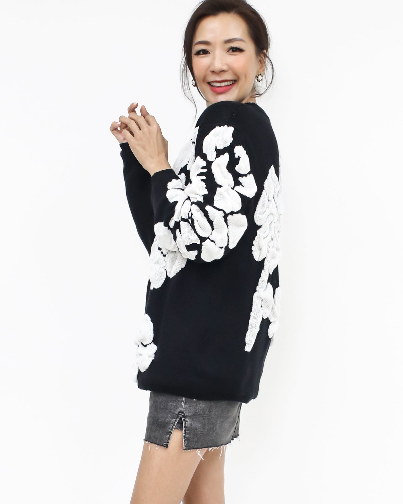 black & ivory flowers knitted top *pre-order*