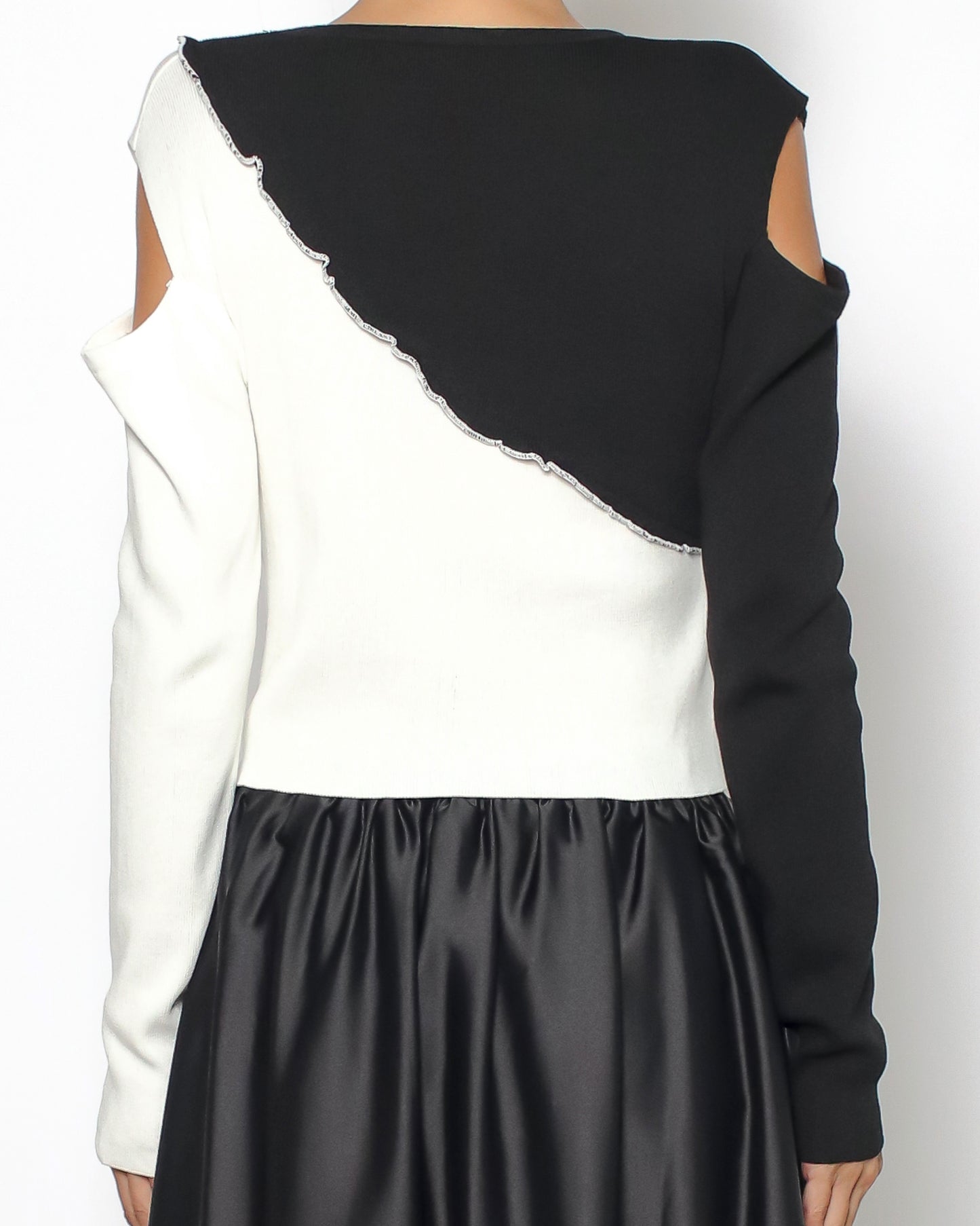 black & ivory cutout shoulders cropped top *pre-order*