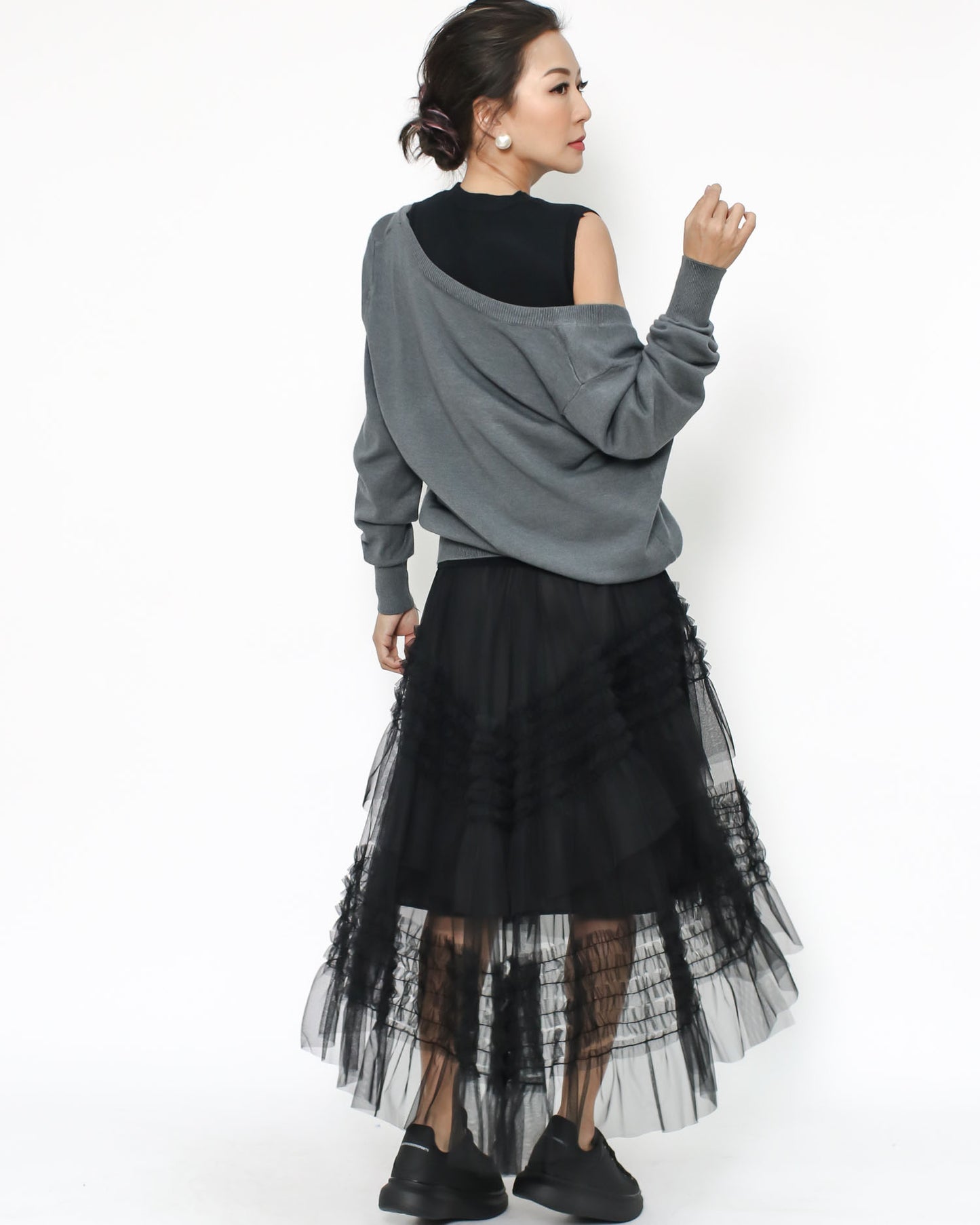 black ruffles mesh skirt *pre-order*