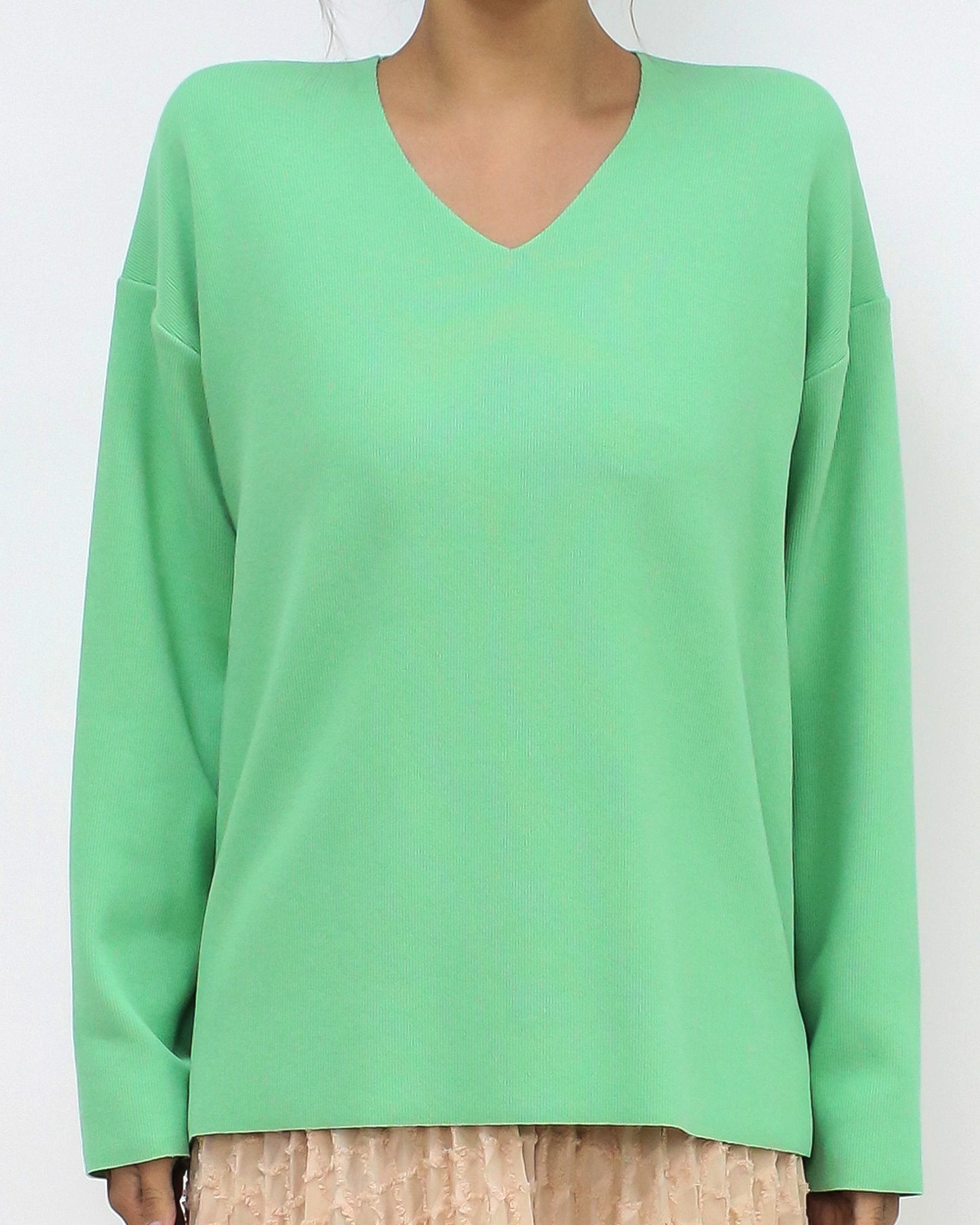 green basic V neck knitted top