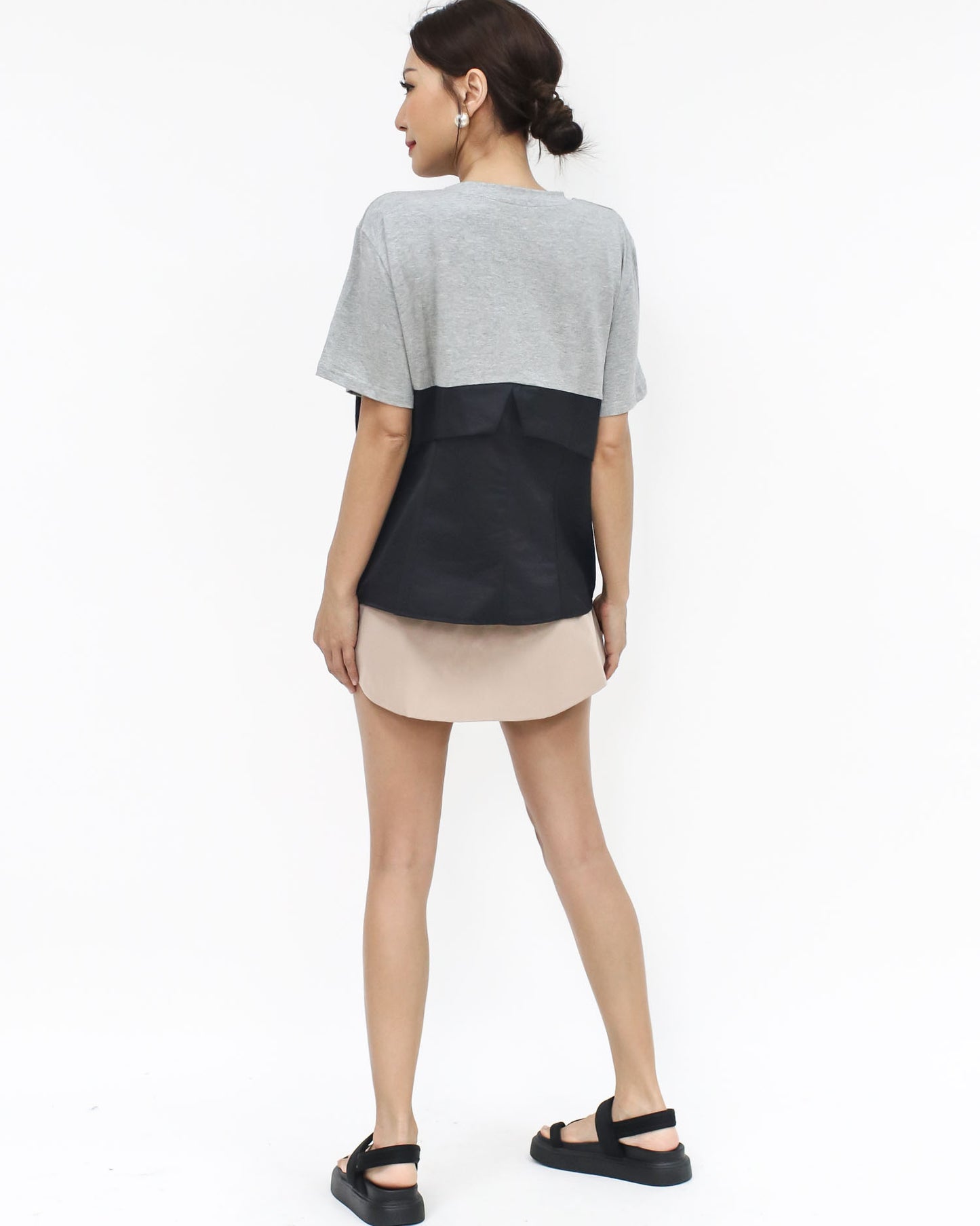 grey w/ black ruched contrast tee