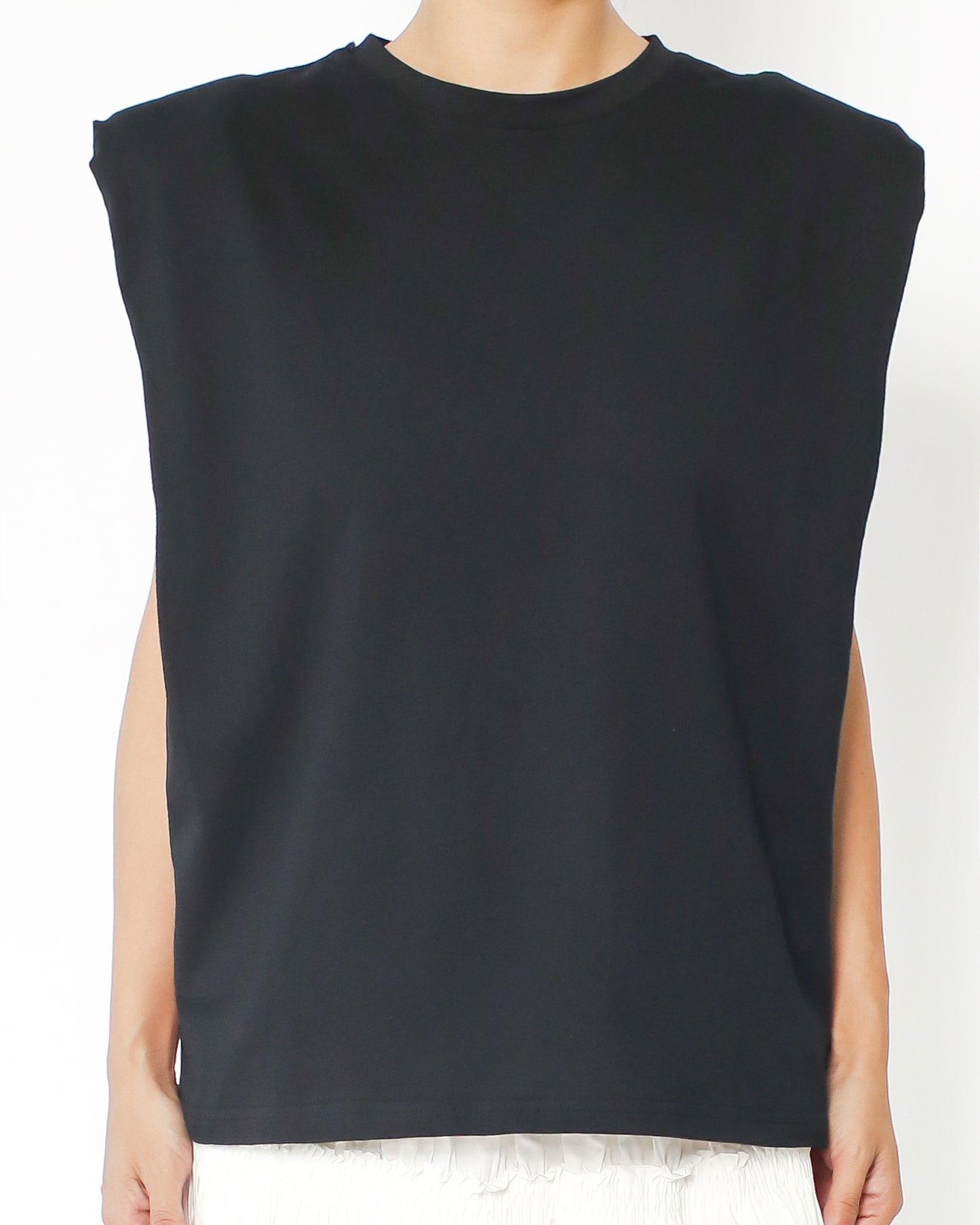 black pleats sides shoulder pad vest *pre-order*