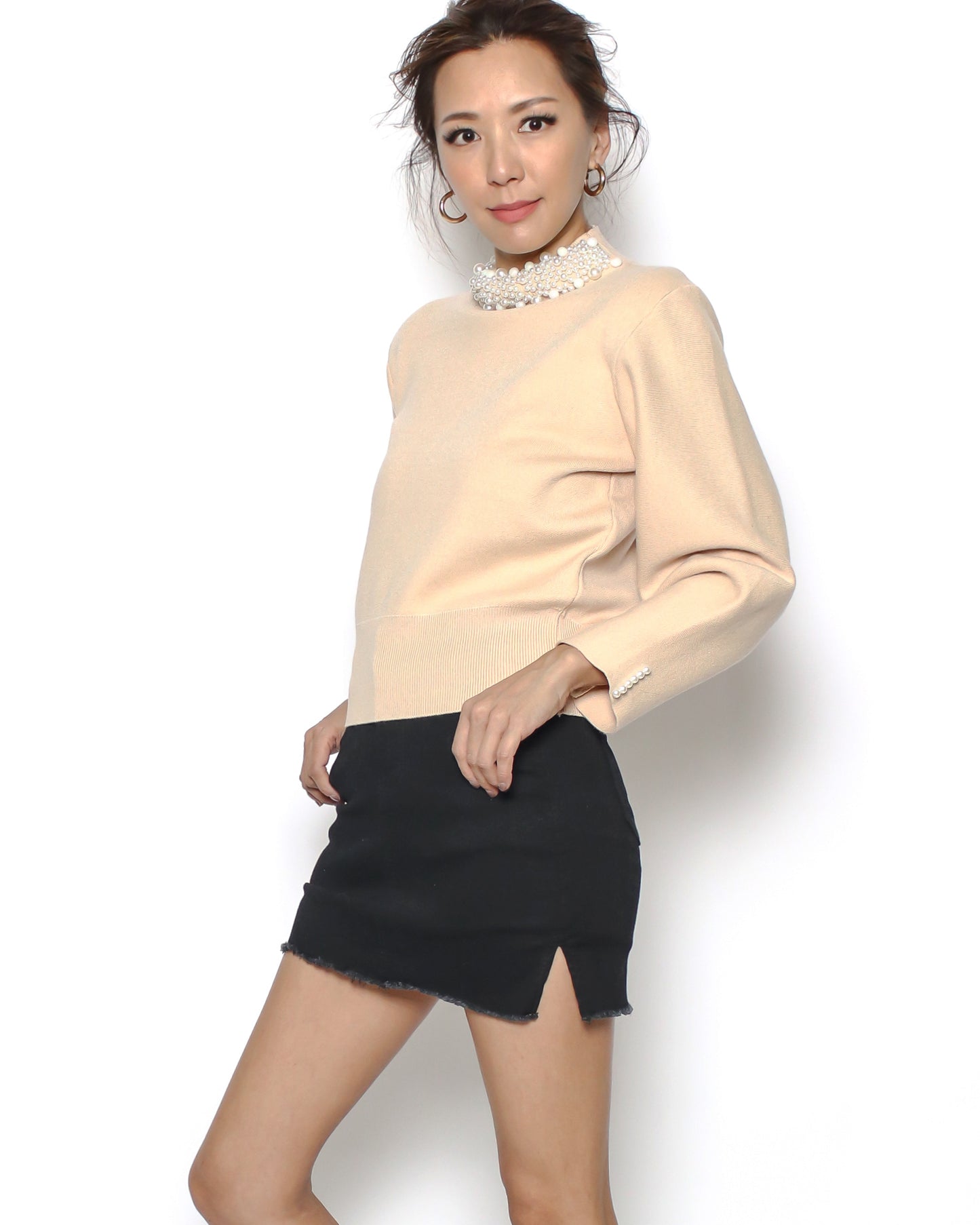 beige pearls neckline knitted top *pre-order*