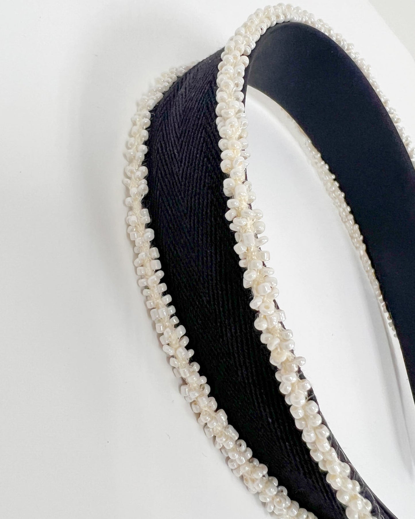 黑色和象牙色珠飾帆布頭帶 *預購*