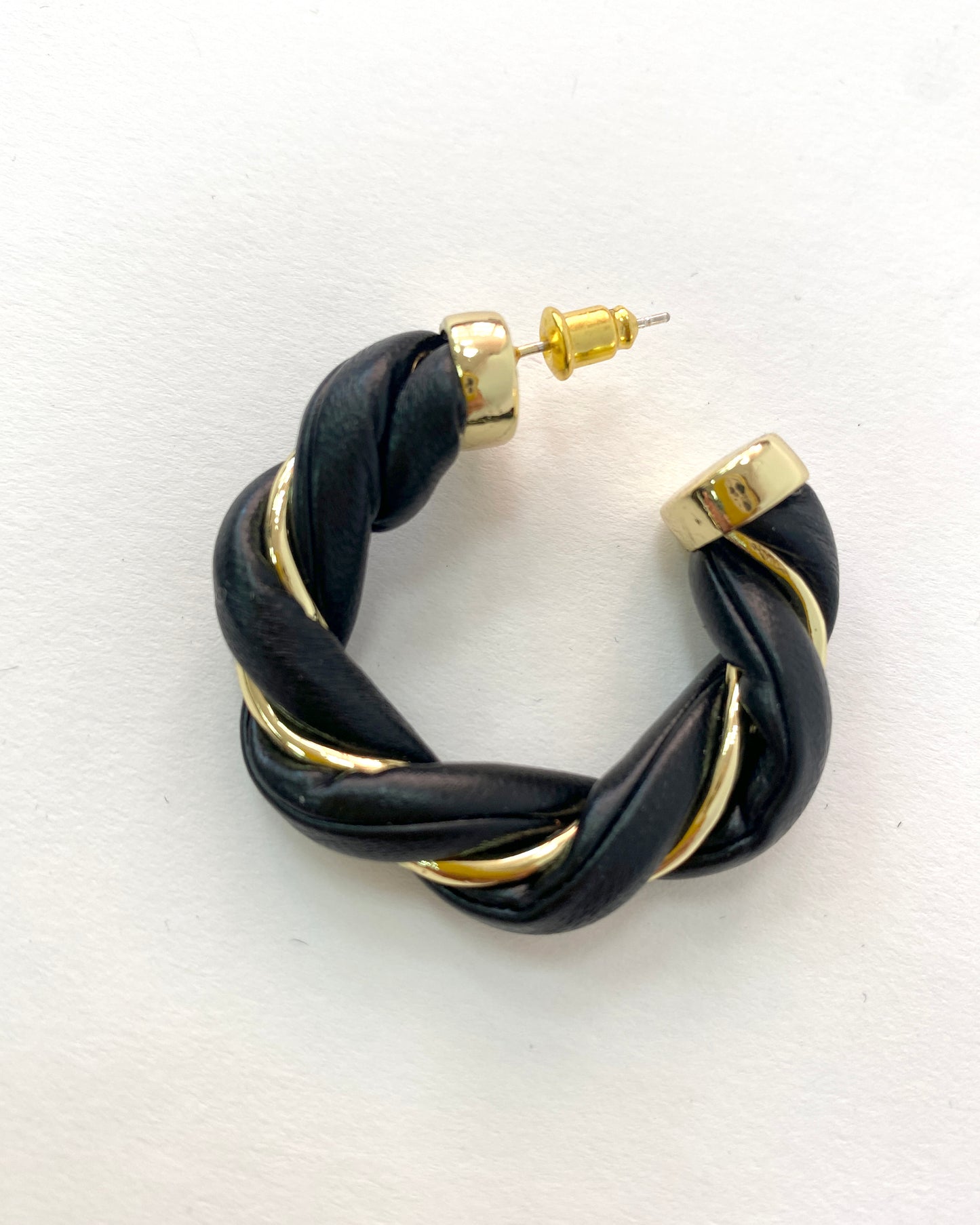 黑色 PU 皮革和金色環形耳環 *預購*