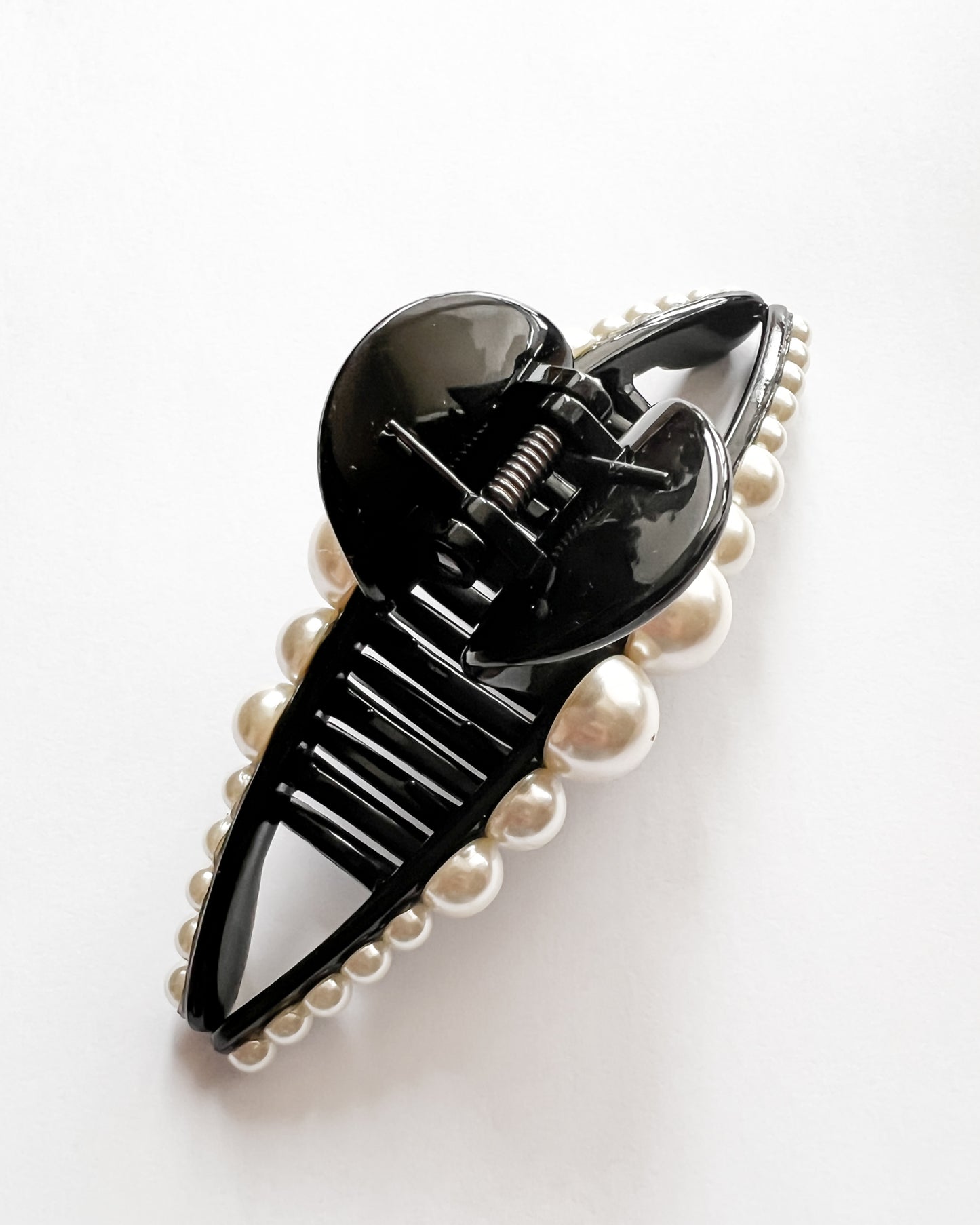 black pearls PVC hair clip claw *pre-order*