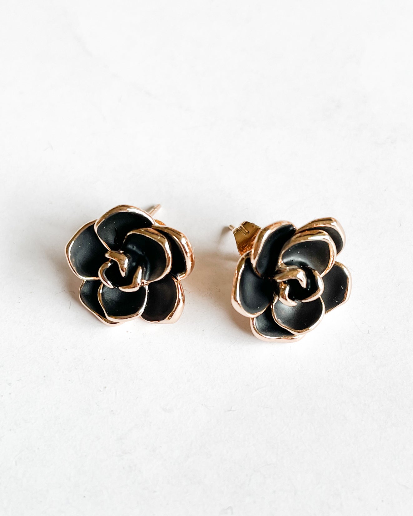 黑色和玫瑰金鑲邊花朵耳環 *預購*