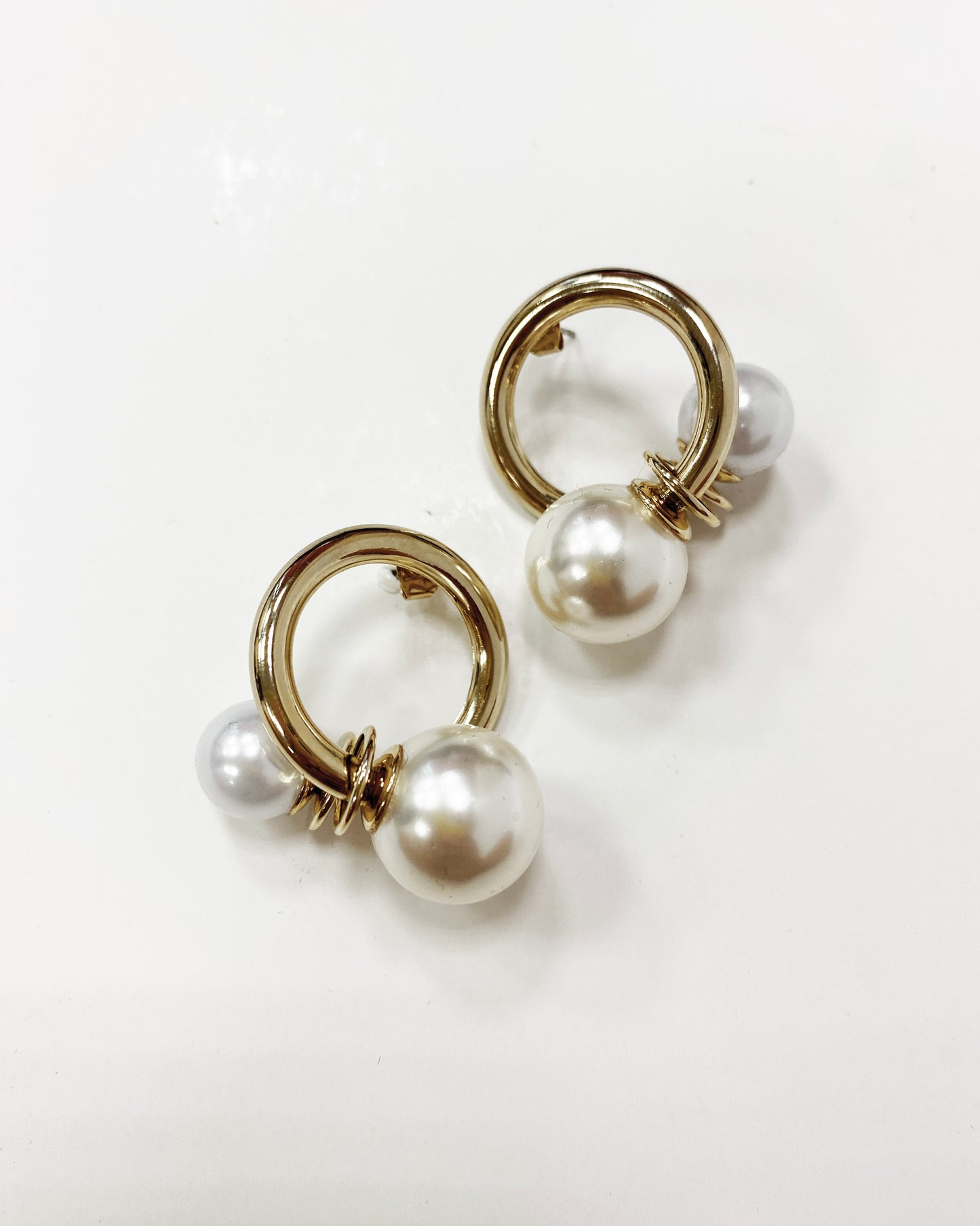 gold metal with pearls earrings