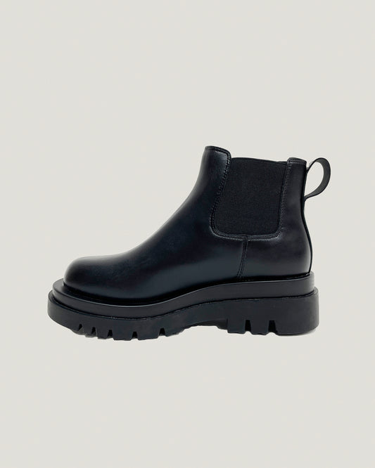 black leather chelsea boots *pre-order*