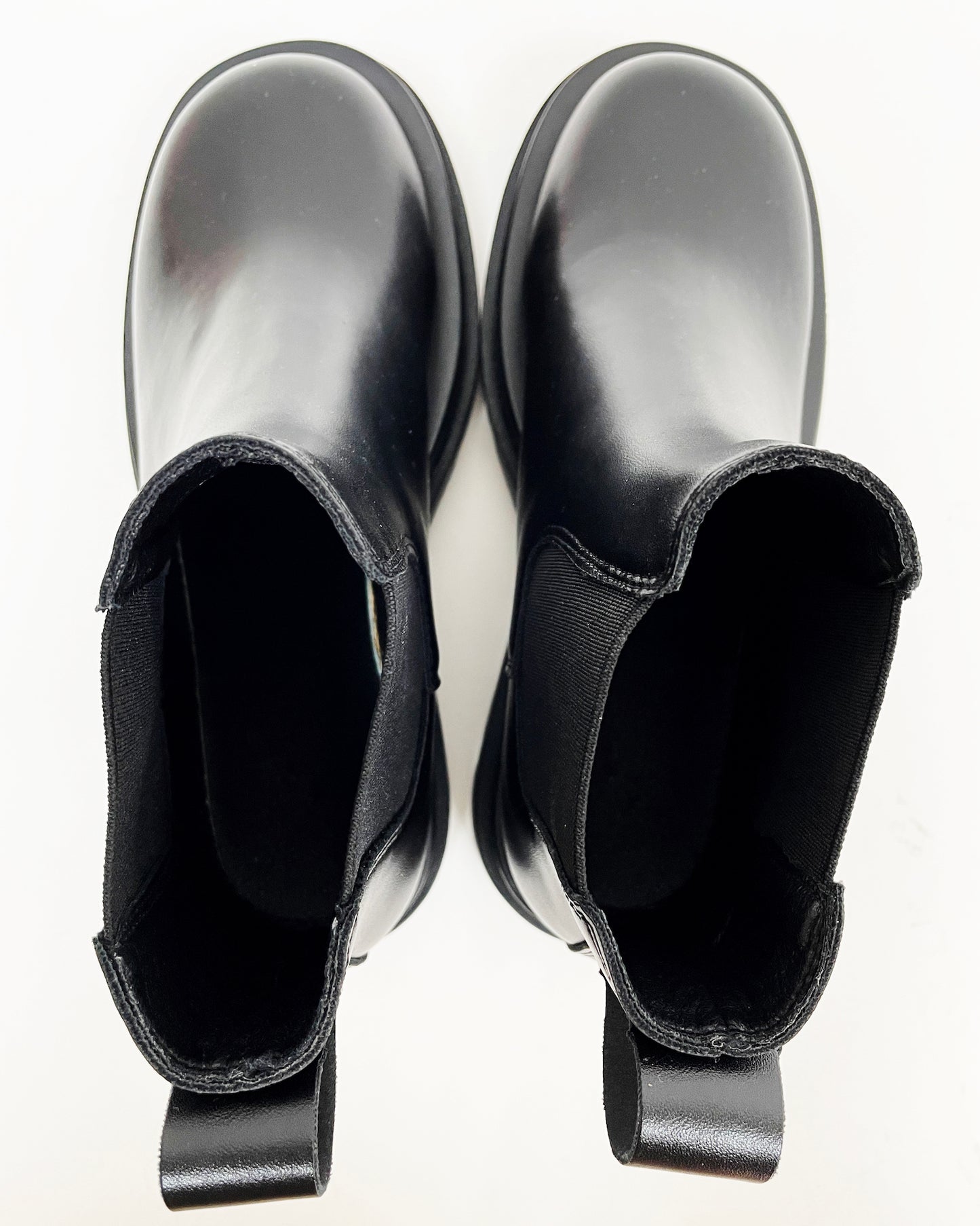 black leather chelsea boots *pre-order*