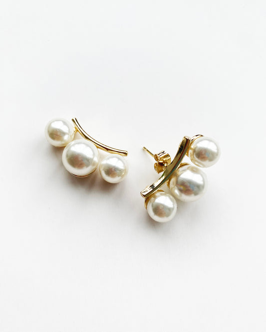 pearls curve earrings *pre-order*