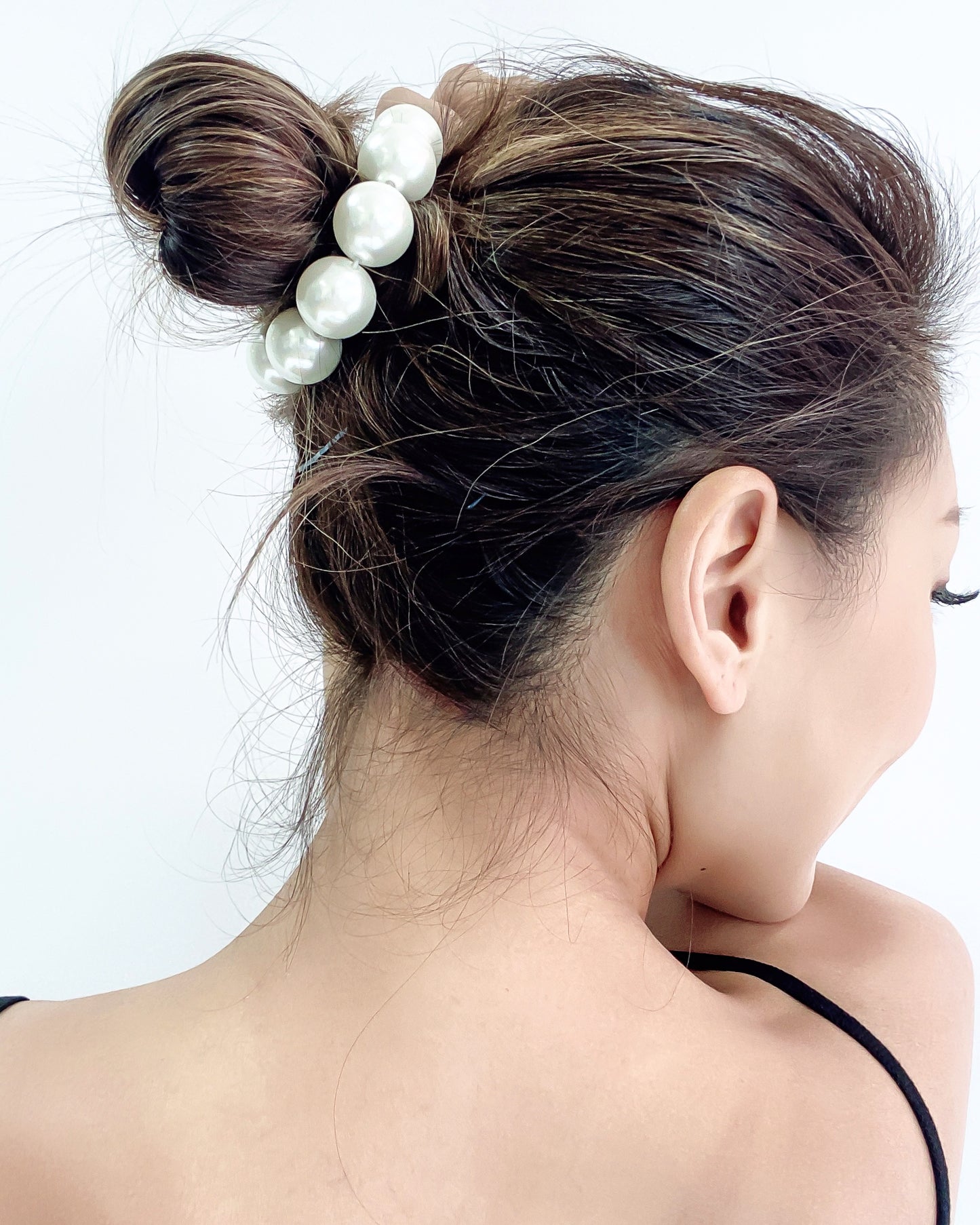 pearls hair scrunchie *pre-order*