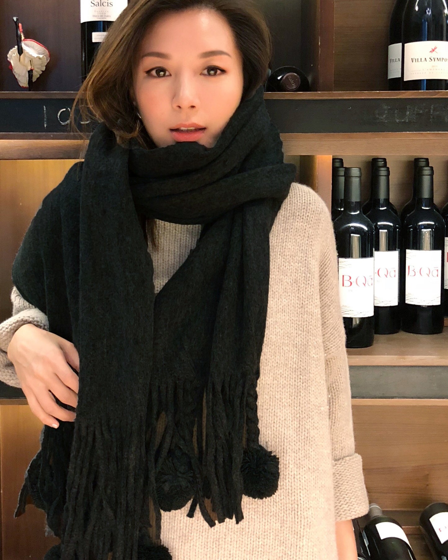 black wool-blended pom pom tassels scarf *pre-order*