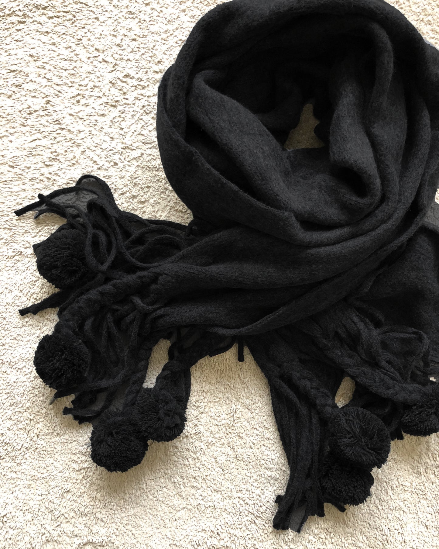 black wool-blended pom pom tassels scarf *pre-order*